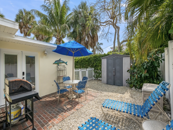 Holmes Beach Vacation Home with Pool 4 houses to beach